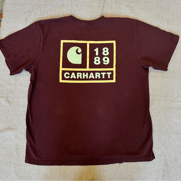 🌟3/$20🌟 Carhartt maroon men's T-shirt with a relaxed fit - Picture 2 of 7